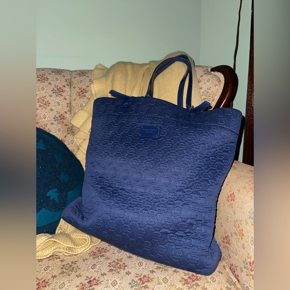 Michael kors tote - Picture 1 of 7